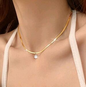 Gold Chain‎ Necklace with Teardrop Crystal Pendant Lightweight, Stylish Jewelry